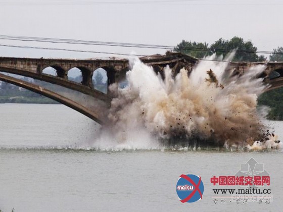 湖南永安大桥连续式定向爆破拆除成功(组图)