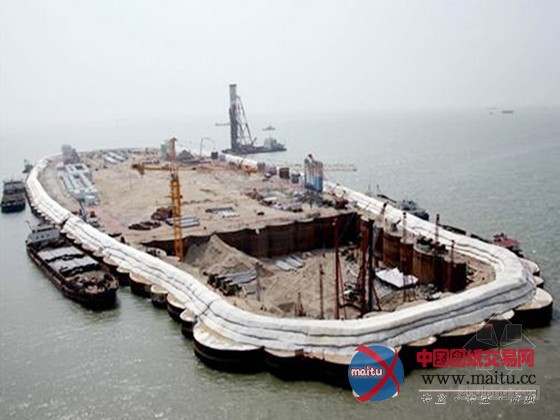 港珠澳大桥首段沉管隧道压舱混凝土浇筑施工