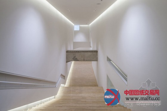 toshihiro mizutani设计的日本弯曲铝合金门面