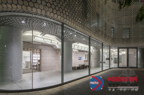 toshihiro mizutani设计的日本弯曲铝合金门面