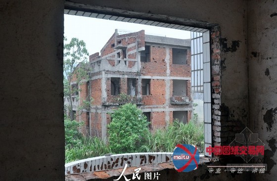 江西庐山脚下70余栋别墅烂尾20年