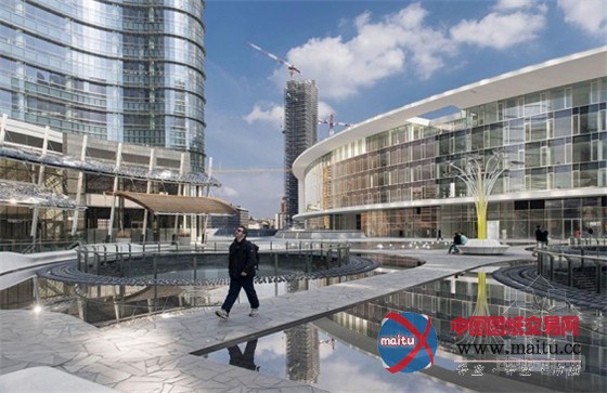 AECOM设计的意大利米兰Gae Aulenti广场