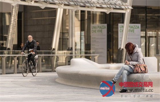 AECOM设计的意大利米兰Gae Aulenti广场