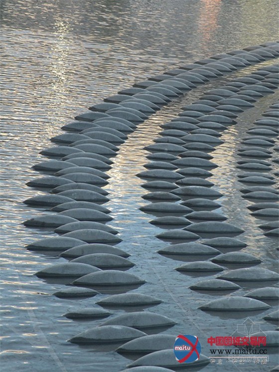 AECOM设计的意大利米兰Gae Aulenti广场