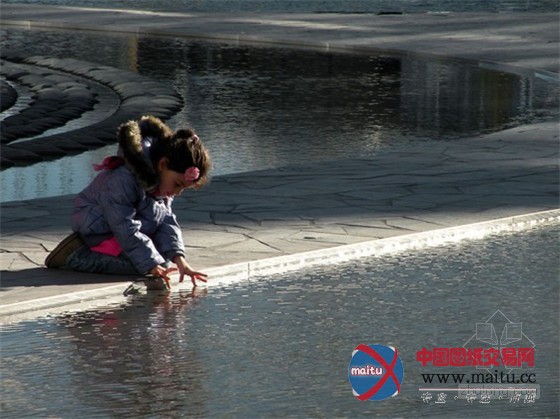 AECOM设计的意大利米兰Gae Aulenti广场