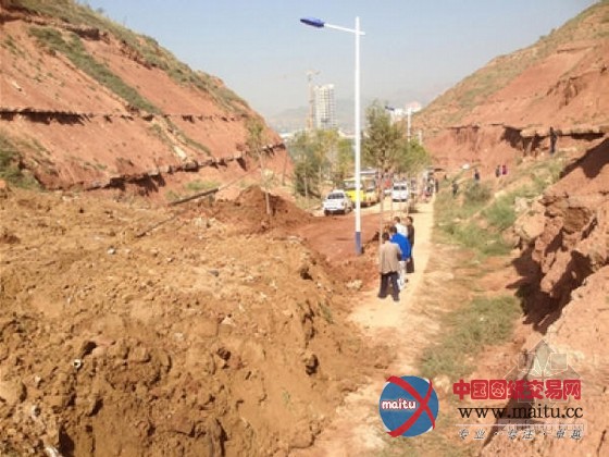 西宁:山体频频滑坡阻断南酉山路
