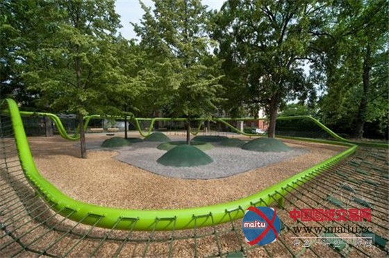 德国威斯巴登地标景观:雕塑游乐场