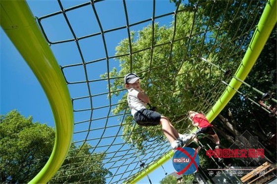 德国威斯巴登地标景观:雕塑游乐场