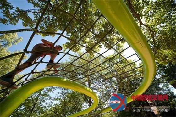 德国威斯巴登地标景观:雕塑游乐场