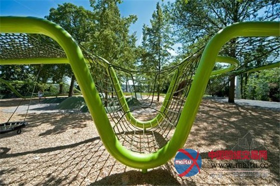 德国威斯巴登地标景观:雕塑游乐场