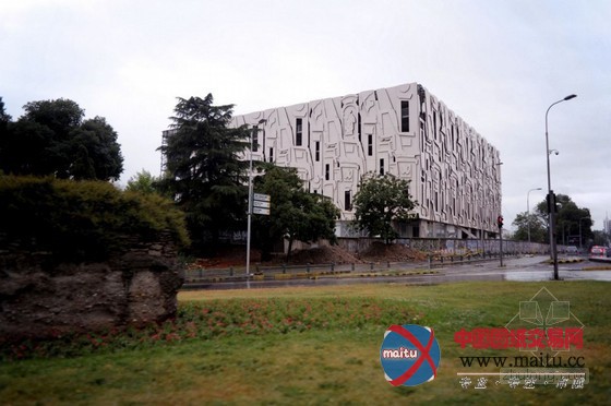 Mijalkovic+PPAG设计的马其顿巴洛克式停车库