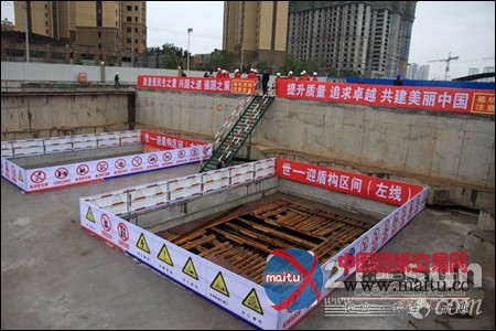 兰州地铁试验段盾构机出井 为中秋添喜庆