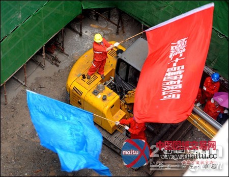 兰州地铁试验段盾构机出井 为中秋添喜庆