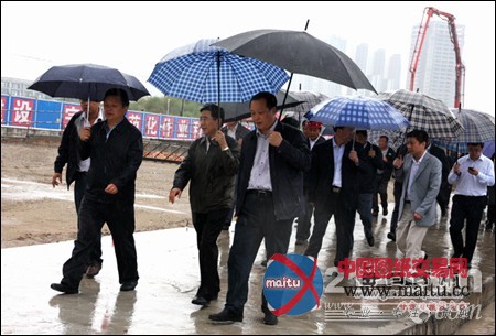 兰州地铁试验段盾构机出井 为中秋添喜庆