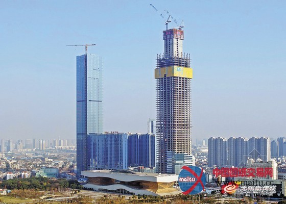 无锡第一高楼封顶 每一块幕墙板都有配“身份证”