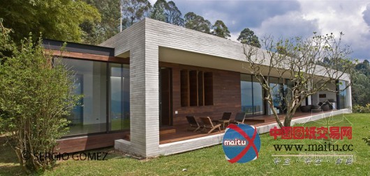 Alejandro Restrepo Montoya等设计的哥伦比亚家庭住宅项目