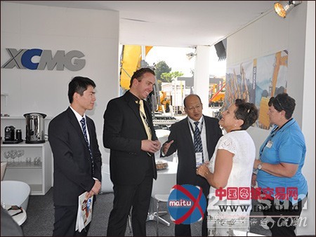 徐工集团携手非洲代理商参展第一届非洲宝马展