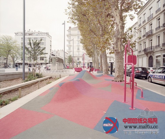 AWP设计的法国圣艾蒂安城市休闲广场