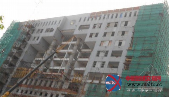 三亚中院办公楼成危楼 开拆过重钢结构
