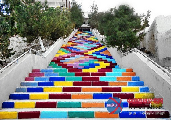 色彩斑斓的公共艺术 叙利亚最长彩色阶梯