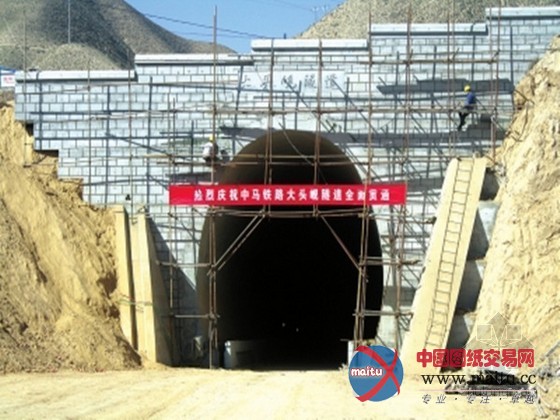 中马铁路大头岘隧道贯通