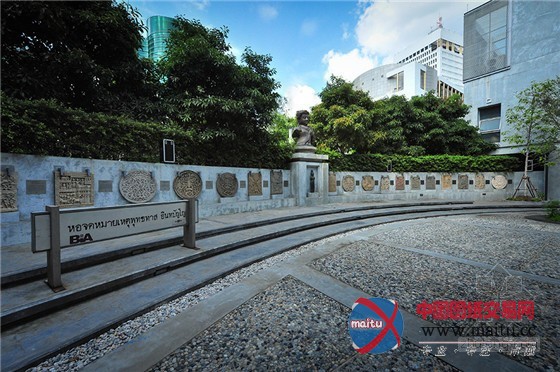 XSiTE设计的泰国曼谷Indapanno佛学档案馆