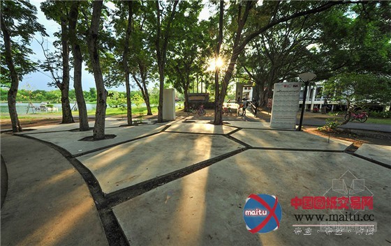 XSiTE设计的泰国曼谷Indapanno佛学档案馆