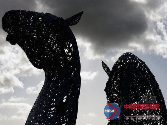 英国“马头”螺旋建筑即将完工