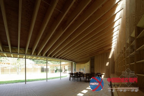 坂茂设计的日本villa sengokubara别墅庭院