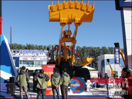 常林股份9126轮式装载机重磅出击北京展