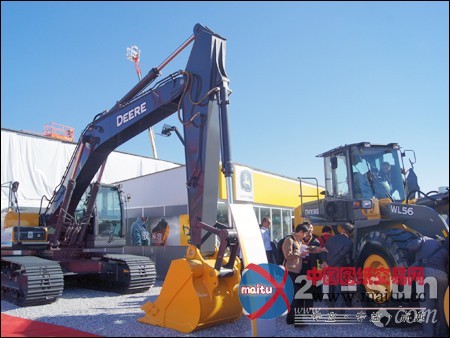 约翰迪尔携四款产品精彩亮相BICES 2013展会