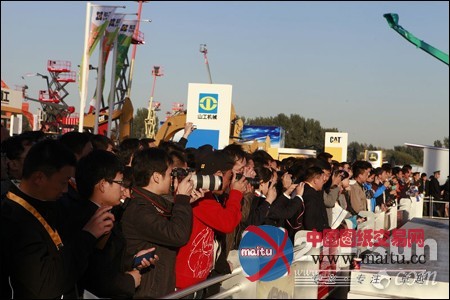 三一人气爆棚获2012挖机销量第一荣誉证书