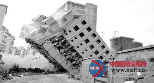 11层半违建轰然倒下 海口大部分违建施工前未报建