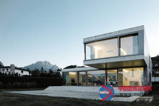 Niklaus Graber&Christoph Steiger事务所设计的瑞士别墅项目