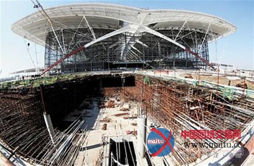 青岛地铁最大车站封顶 五四广场站开始灌土