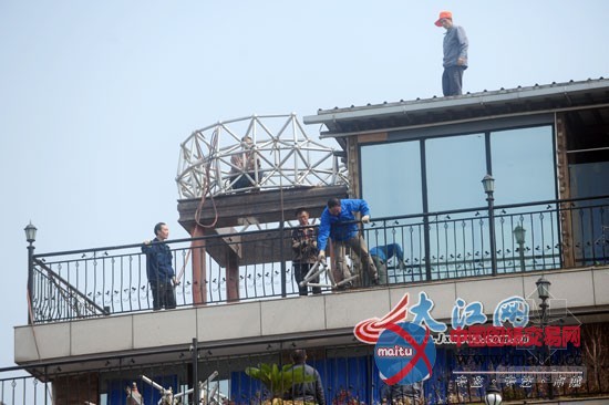 南昌最牛“空中别墅”开始自拆