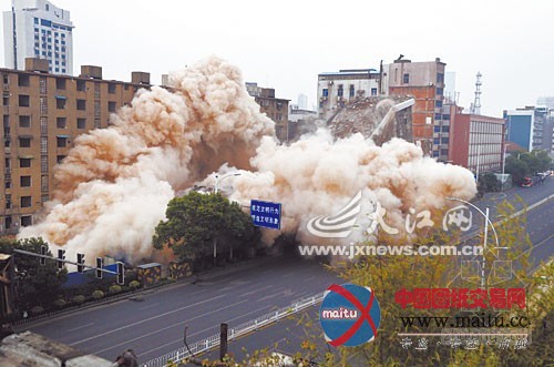 南昌医院启动爆破 为地铁让路