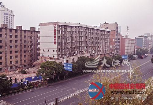 南昌医院启动爆破 为地铁让路