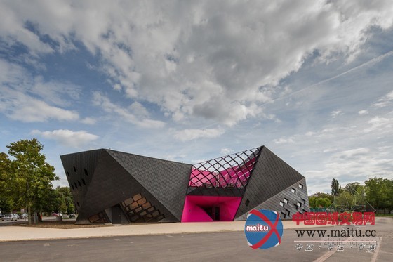 paul le quernec设计的法国文化中心