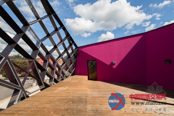 paul le quernec设计的法国文化中心