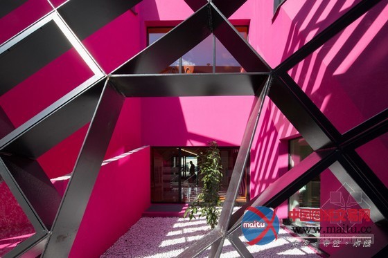 paul le quernec设计的法国文化中心