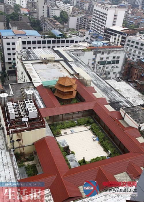 南宁楼顶“宫廷酒店”被拆除 造价约300万元