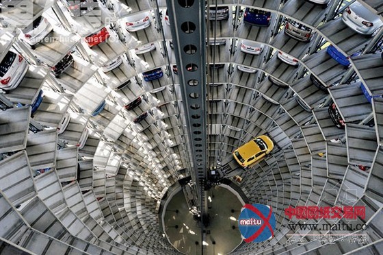 停车库“上天入地”要空间