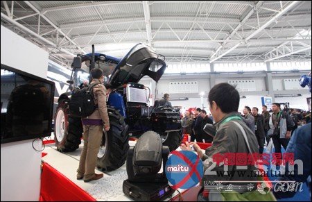 雷沃农业装备全国会发布全系列同步器拖拉机