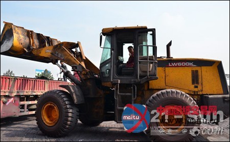 装载机华东矿区施工:纳矿聚山 徐工当先