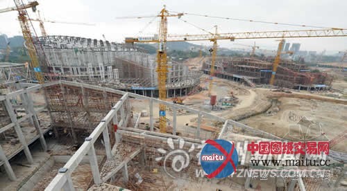 海峡奥体中心“三馆”封顶 “水滴”初步形成