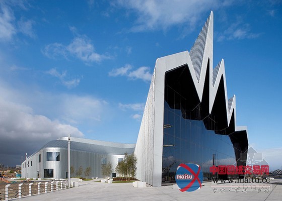 参与比赛获胜者将赢得五部扎哈·哈迪德专著书籍