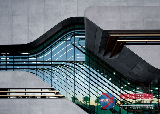 参与比赛获胜者将赢得五部扎哈·哈迪德专著书籍