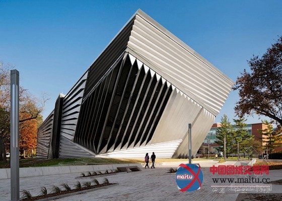 参与比赛获胜者将赢得五部扎哈·哈迪德专著书籍