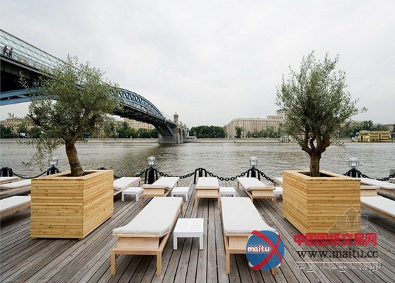 俄罗斯高尔基公园入口休息区